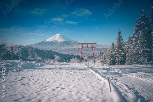 Canvas Print Red Japanese Torii pole, Fuji mountain and snow in Kawaguchiko, Japan