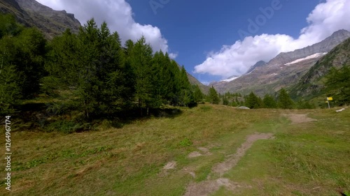 refugio Prarayer 360 mountain panorama larch forest meadows and peaks