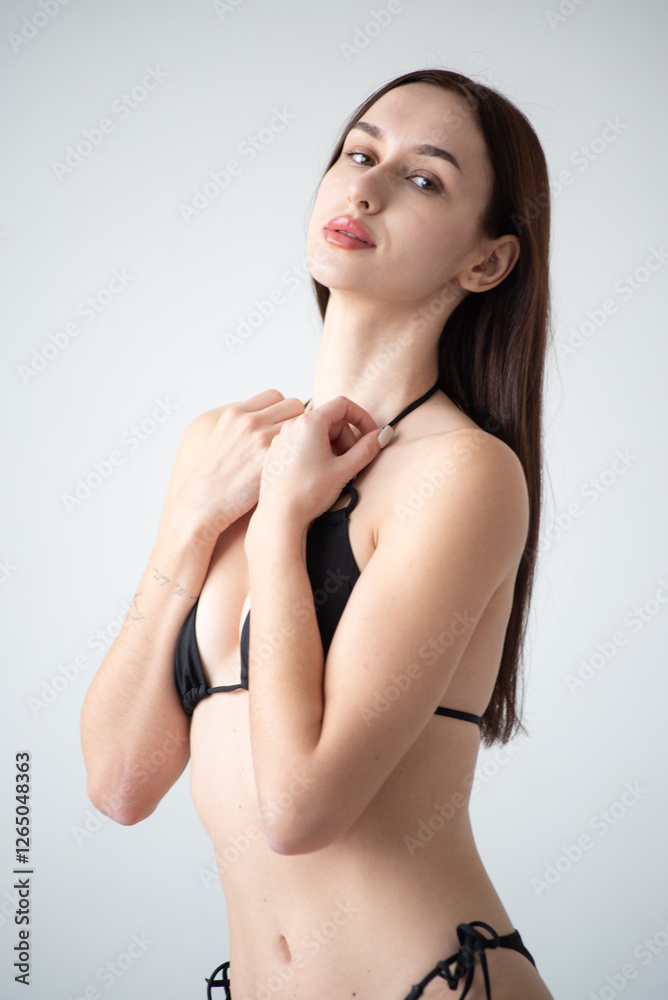 Obraz premium High-quality model polaroids with natural poses and minimal makeup. Perfect for agencies, casting calls, and industry professionals looking for clean, professional test shots for portfolio update