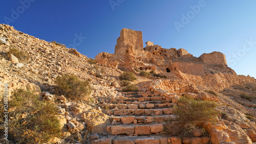 Ksar Douiret,governatorato di Tataouine, Tunisia, resti del tipico villaggio fortificato Berbero composto da granai e abitazioni costruiti all'interno di un muro di cinta difensivo.Tatoaine, Tunisia photo