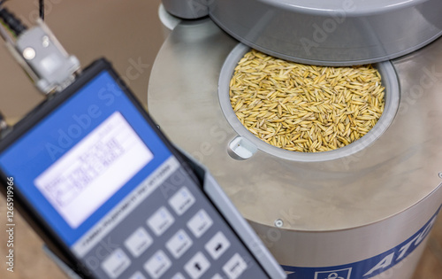 A bowl with grain is installed in a radiometer designed to measure the volumetric VA and specific activity SAA of gamma-emitting radionuclides 1311, 134Cs, 137Cs, 40K, 226Ra, 232Th photo