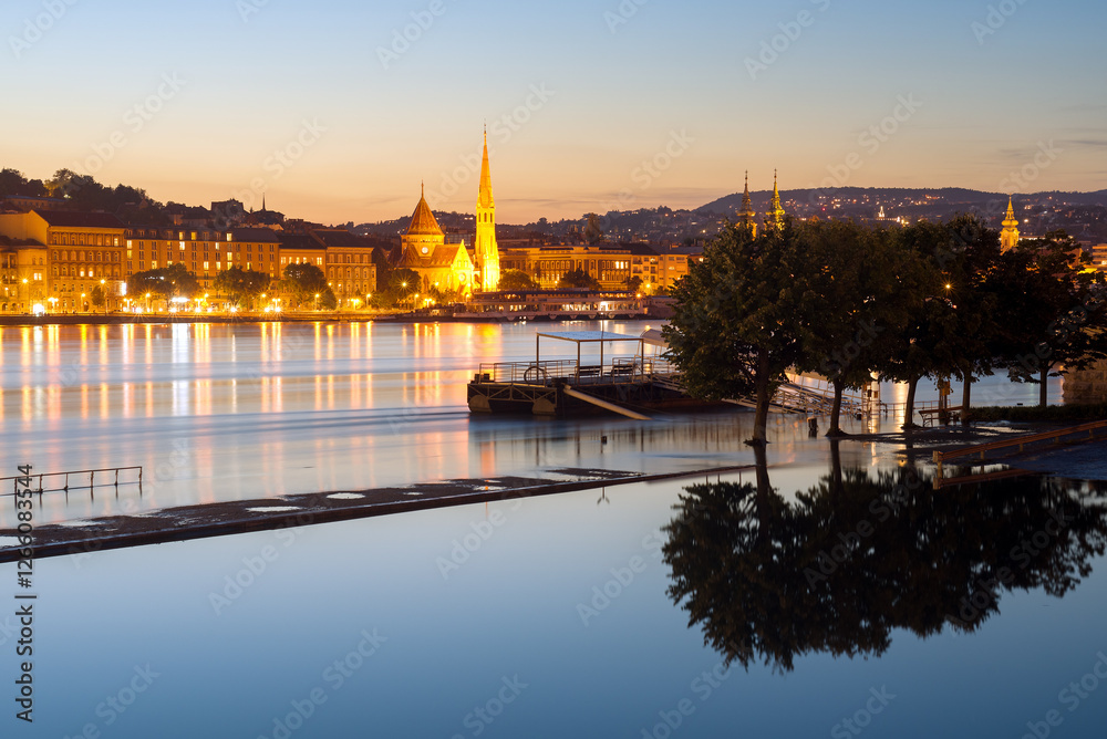 Fototapeta premium Night Buda view from across the river during flood