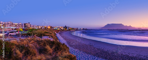 Obraz na płótnie Panorama of Big Bay and Table Mountain During Twilight with Colorful Sky and Reflection, Bloubergstrand, South Africa w salonie