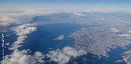 空から見た地上（伊勢湾上空）