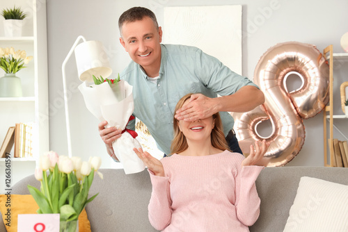 Middle-aged man with bouque...