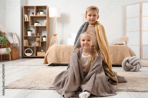 Little brother and sister s...