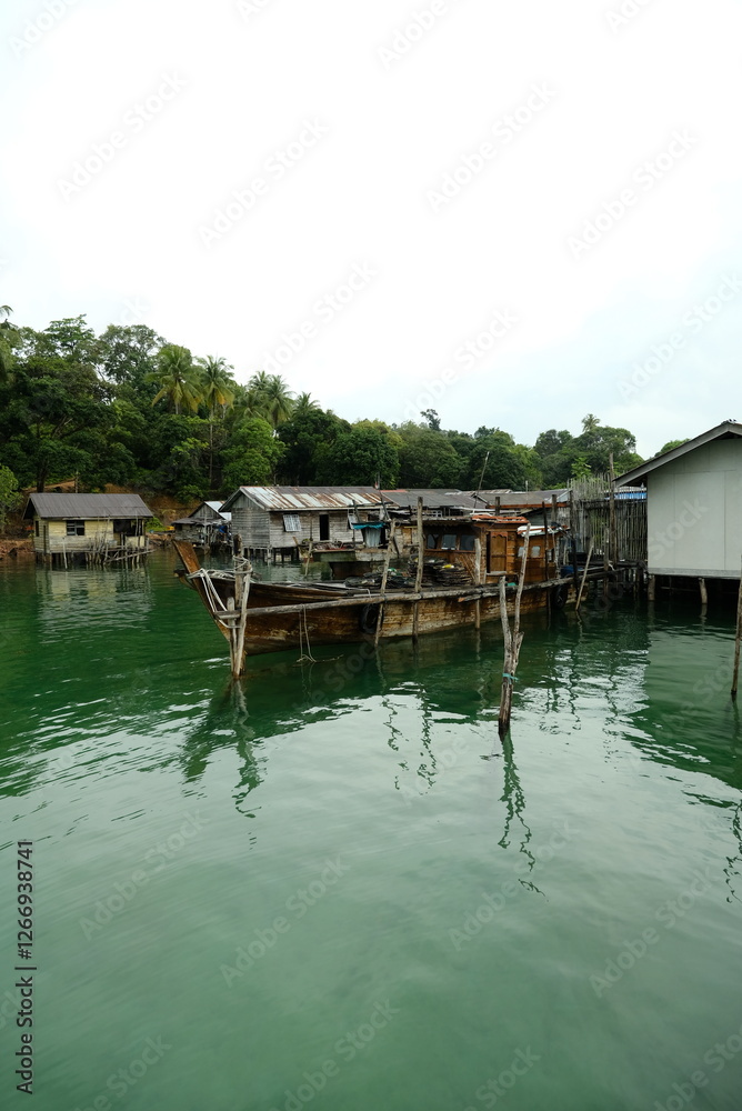 Obraz premium boat on the river