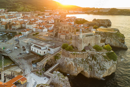 Obraz na płótnie Aerial view of Castro Urdiales town at sunset, Cantabria, northern Spain w salonie