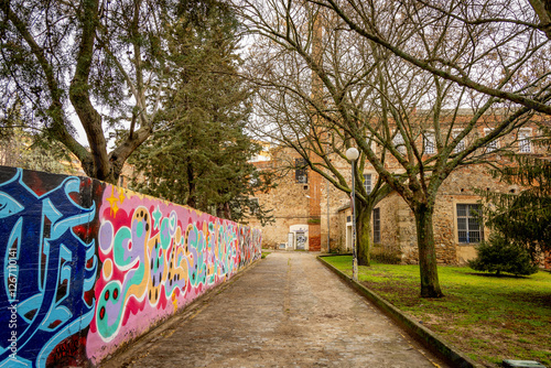 Graffitis en la Universidad Popular de Plasencia photo