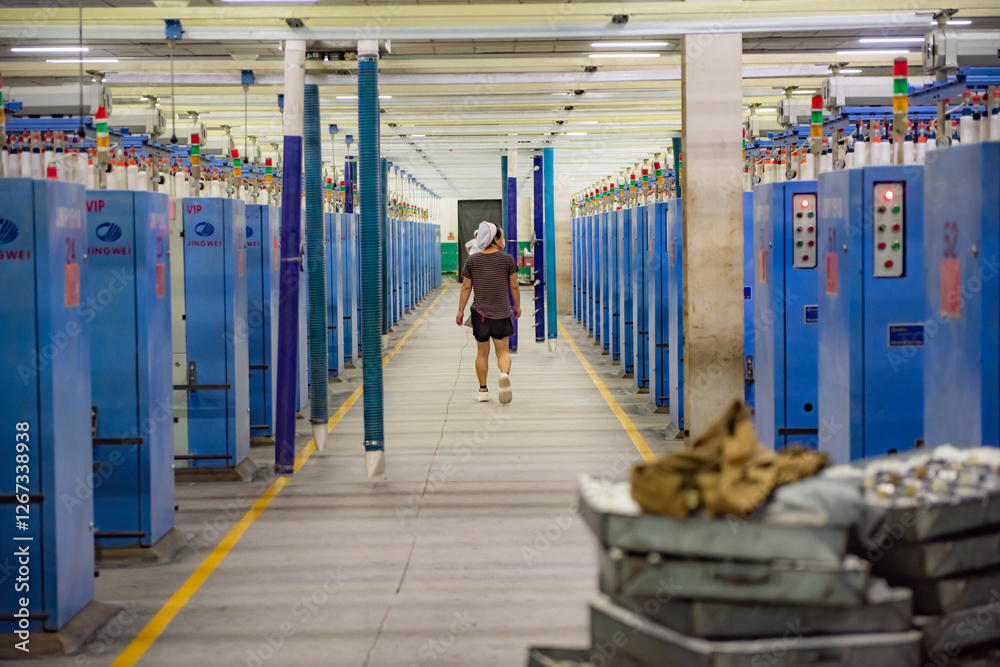 Fototapeta premium Mechanical equipment in spinning mill operation
