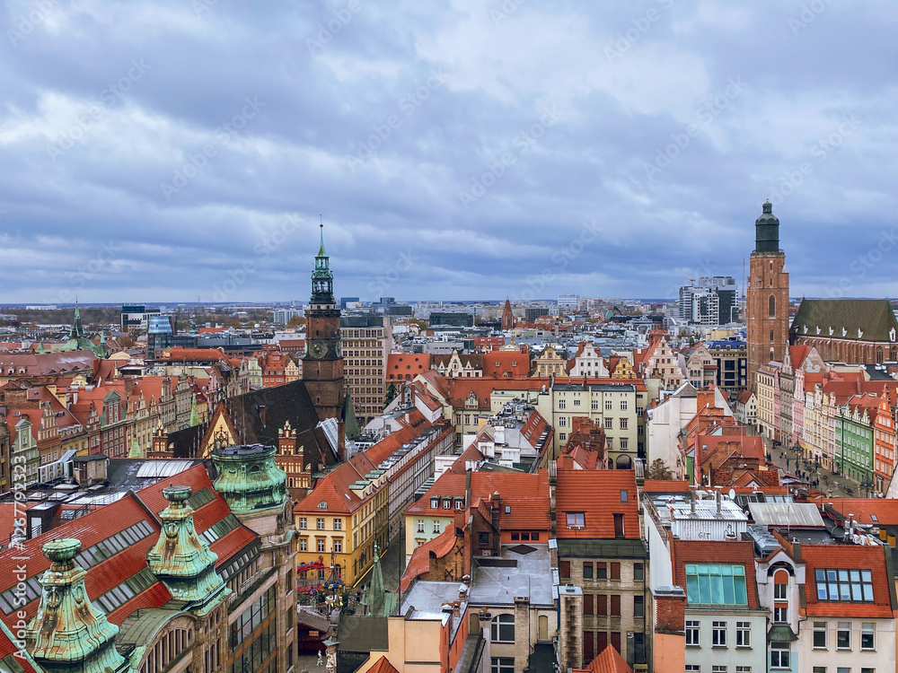 Obraz premium Panoramic view to Wroclaw from Penitents Bridge of St. Mary Magdalene's Church, Wroclaw, Poland