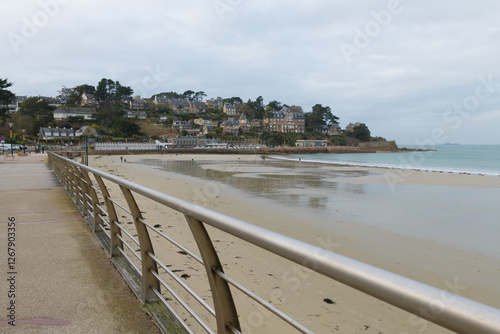 Fototapeta Naklejka Na Ścianę i Meble -  La plage  Trestraou à Perros-Guirec en Bretagne - France