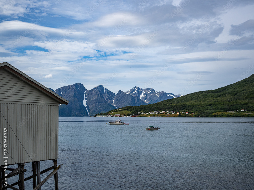 Naklejka premium Spectacular landscape in Burfjord. Province of Troms og Finnmark, Norway.