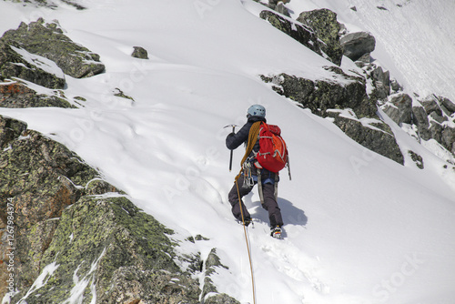Obraz na płótnie alpinism in the snowy mountains w salonie