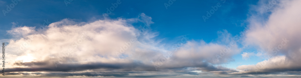 Obraz premium Vast Cloudscape with Blue Sky in Natural British Columbia Landscape