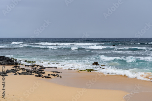 Fototapeta Naklejka Na Ścianę i Meble -  Sandy beach, Honolulu, Oahu, Hawaii.