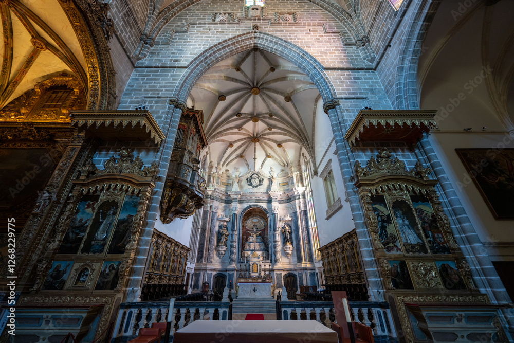 Obraz premium St Francis Church - Evora, Portugal