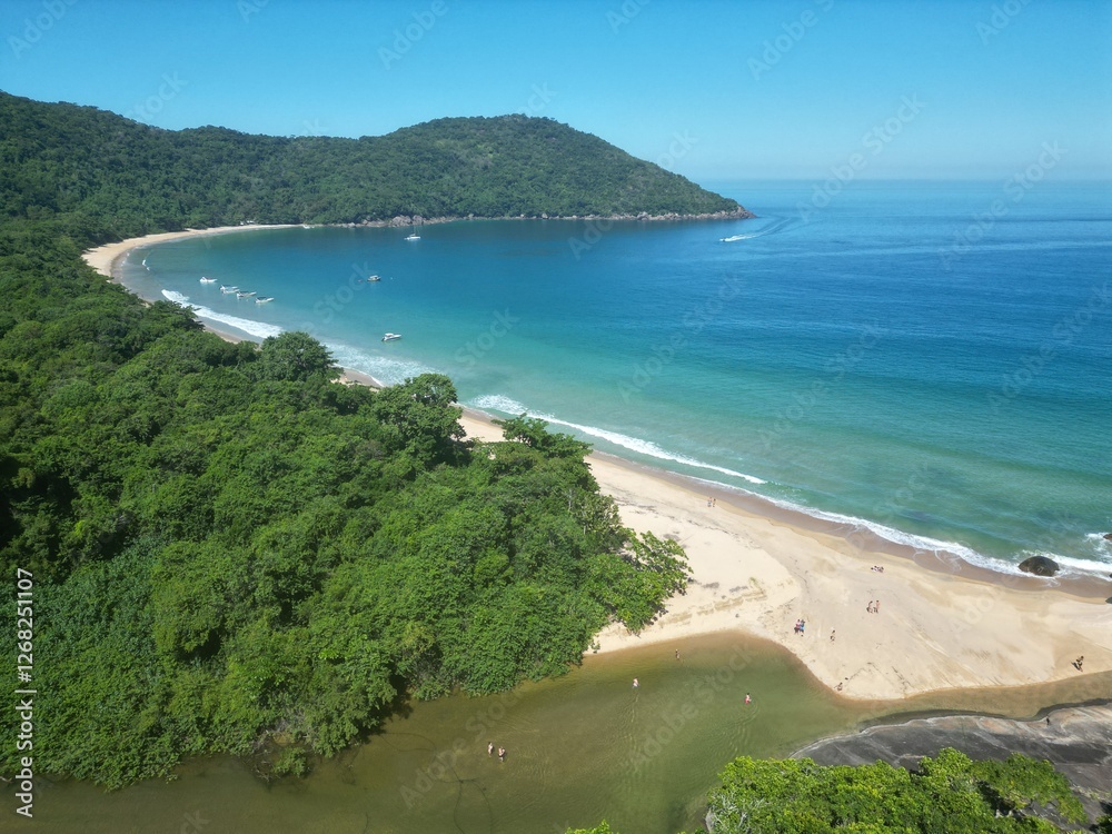 Fototapeta premium praia na ilha grande brasil