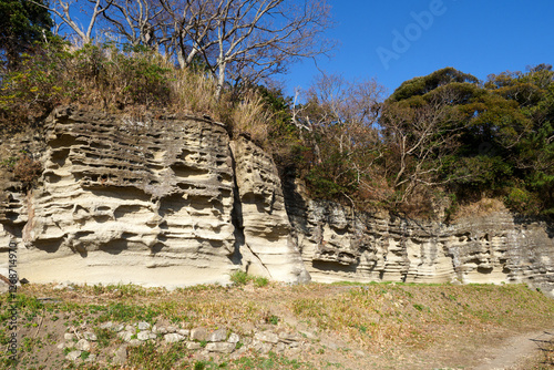 お猿畠の大切岸は石切り場の跡地／逗子（ZUSHI） photo