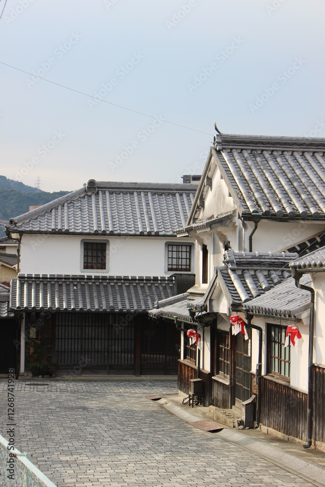 Fototapeta premium 『金魚ちょうちん』柳井市白壁の町並み 山口県観光