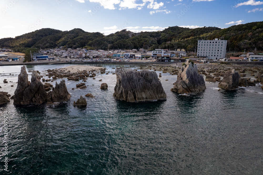 熊野の奇岩、橋杭岩(ドローンによる空撮)