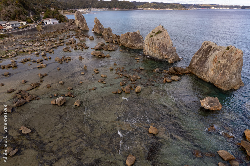 熊野の奇岩、橋杭岩(ドローンによる空撮)