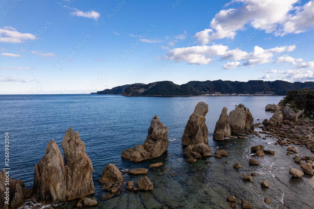熊野の奇岩、橋杭岩(ドローンによる空撮)