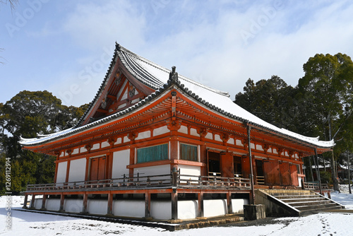 Wallpaper Mural 京都市の世界遺産醍醐寺 積雪の国宝金堂 Torontodigital.ca