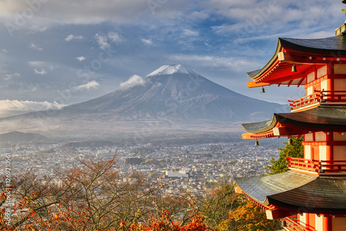 Photography Chureito Pagoda with a view of Mount Fuji in Arakurayama Sengen Park, Fujiyoshid