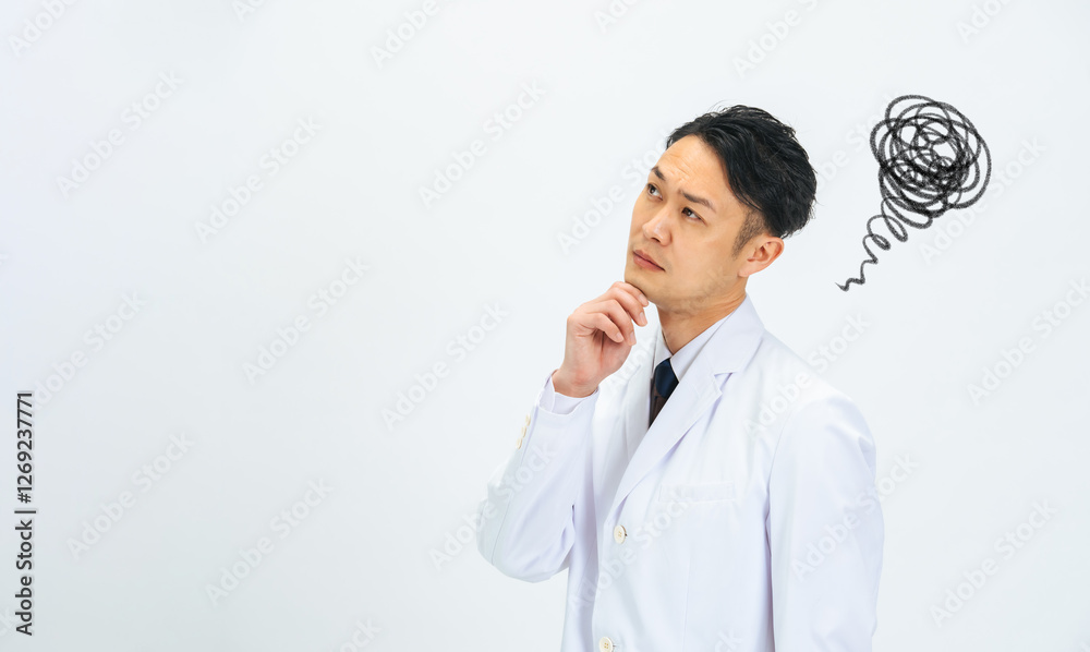 悩む、医師、考える、困る、がっかり、落ち込む、男性、日本人、研究者、科学者、白衣、疲労、疑問、不満、不安、心配、ネガティブ、経営、医療、医者、ドクター、人手不足、ミドルエイジ、転職、求人、薬剤師、製薬、研究、開発、教授、博士、悩み、トラブル、問題、課題、憂うつ、ストレス、誤解、イライラ、残念、疑似科学、フェイクニュース、コピースペース、白バック、広告、難しい、病院、クリニック、先生、人物
