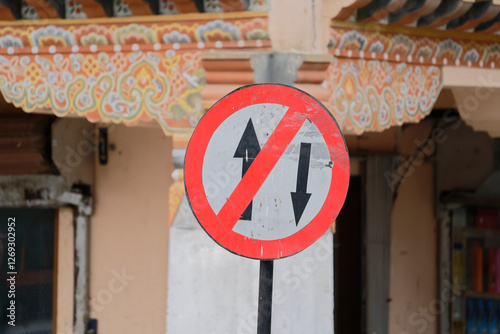 Road sign (one way)