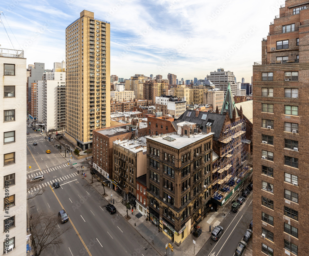 Fototapeta premium Aerial view of New York City neighborhood on a partly cloudy day.