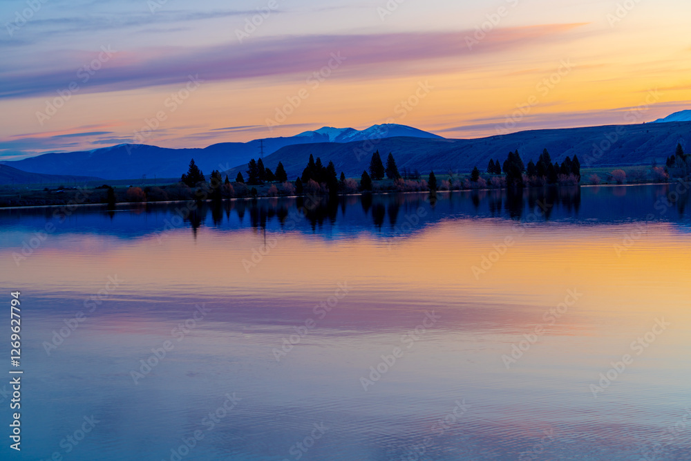 Fototapeta premium Scenic view around Lake Ruataniwha twizel new zealand