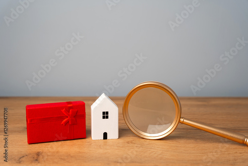 Valokuva Miniature house and gift box