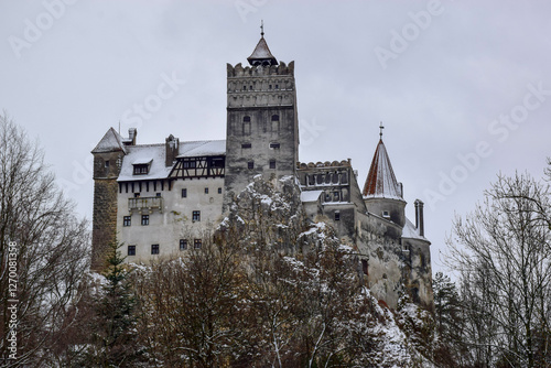 Canvastavla Bran Castle, often called Dracula's Castle, is a national monument and landmark in Transylvania, Romania