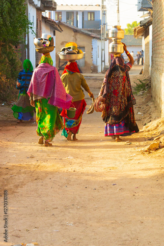 Obraz na płótnie Asia, India, North Gujarat.Rann. Kankrej Taluka. Kankrej Village women headed to the wells with pots on head. w salonie