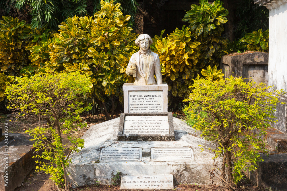 Obraz premium Asia, India, Kolkata, Calcutta. South Park Street cemetery.One of earliest non-church, Christian graveyards.