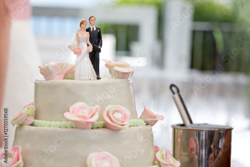 Wedding cake with bride and groom dolls with married man and woman