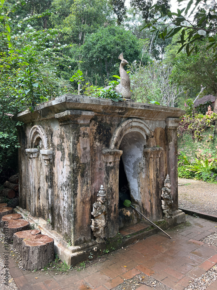 Ruin at Wat Pha Lat temple in Chang Mai