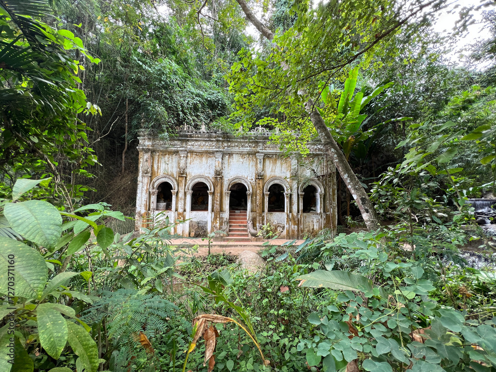 Ruin at Wat Pha Lat temple in Chang Mai