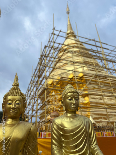 Obraz na płótnie Buddha statue at Wat Phra That Doi Suthep in Chang Mai w salonie
