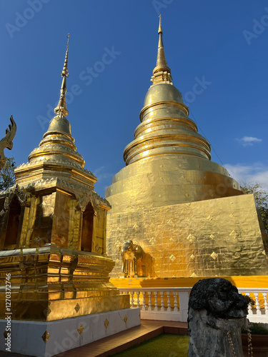 Obraz na płótnie Wat Phra Singh Woramahawihan Buddhist temple in Chiang Mai w salonie