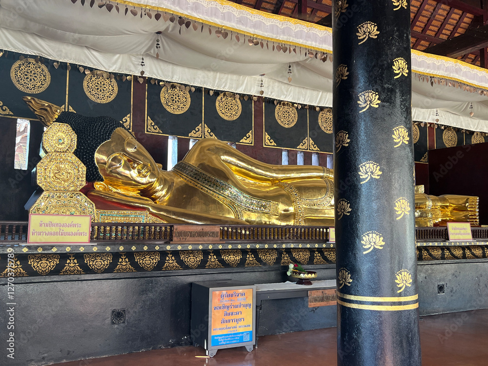 Sleeping Buddha statue Wat Chedi Luang Buddhist temple