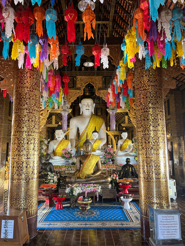 Obraz na płótnie Inside Wat Inthakhin Sadue Mueang Buddhist temple w salonie