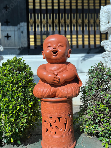 Obraz na płótnie Statue at Wat Inthakhin Sadue Mueang Buddhist temple w salonie