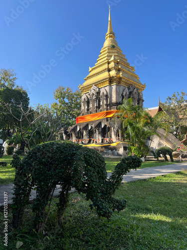 Obraz na płótnie Wat Chiang Mun Buddhist temple in Chiang Mai w salonie