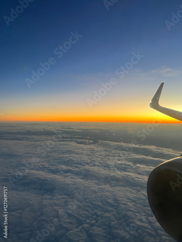 Obraz na płótnie Sunset flight above the clouds w salonie