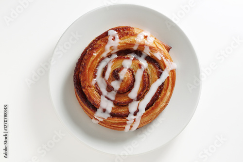 Puff pastry cinnamon bun
