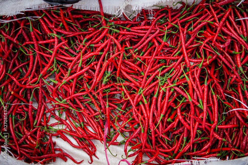 Fototapeta premium Red chilies available in traditional markets.