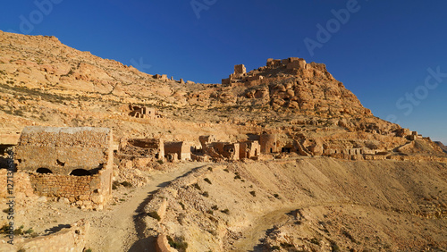 Ksar Douiret,tipico villaggio fortificato Berbero composto da granai e abitazioni costruiti all'interno di un muro di cinta difensivo. photo